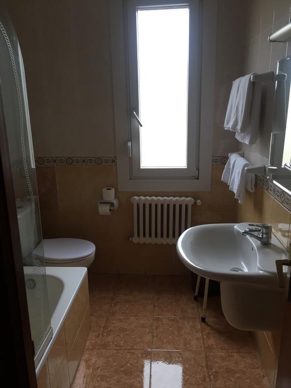 Hostal Pancorbo Luaran gambar